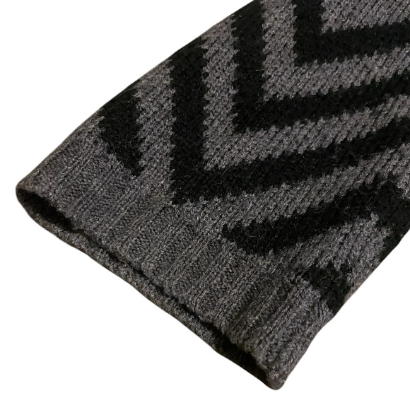 EUC Women’s XL Napa Valley Black & Gray Chevron Zig Zag Cardigan - Picture 5 of 6